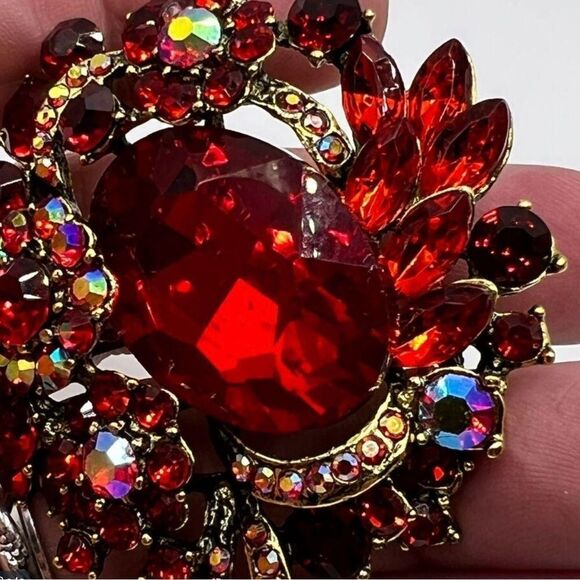 ♥️ NEW Stunning & Elegant Red Crystal Cluster Brooch ♥️ - Picture 3 of 5